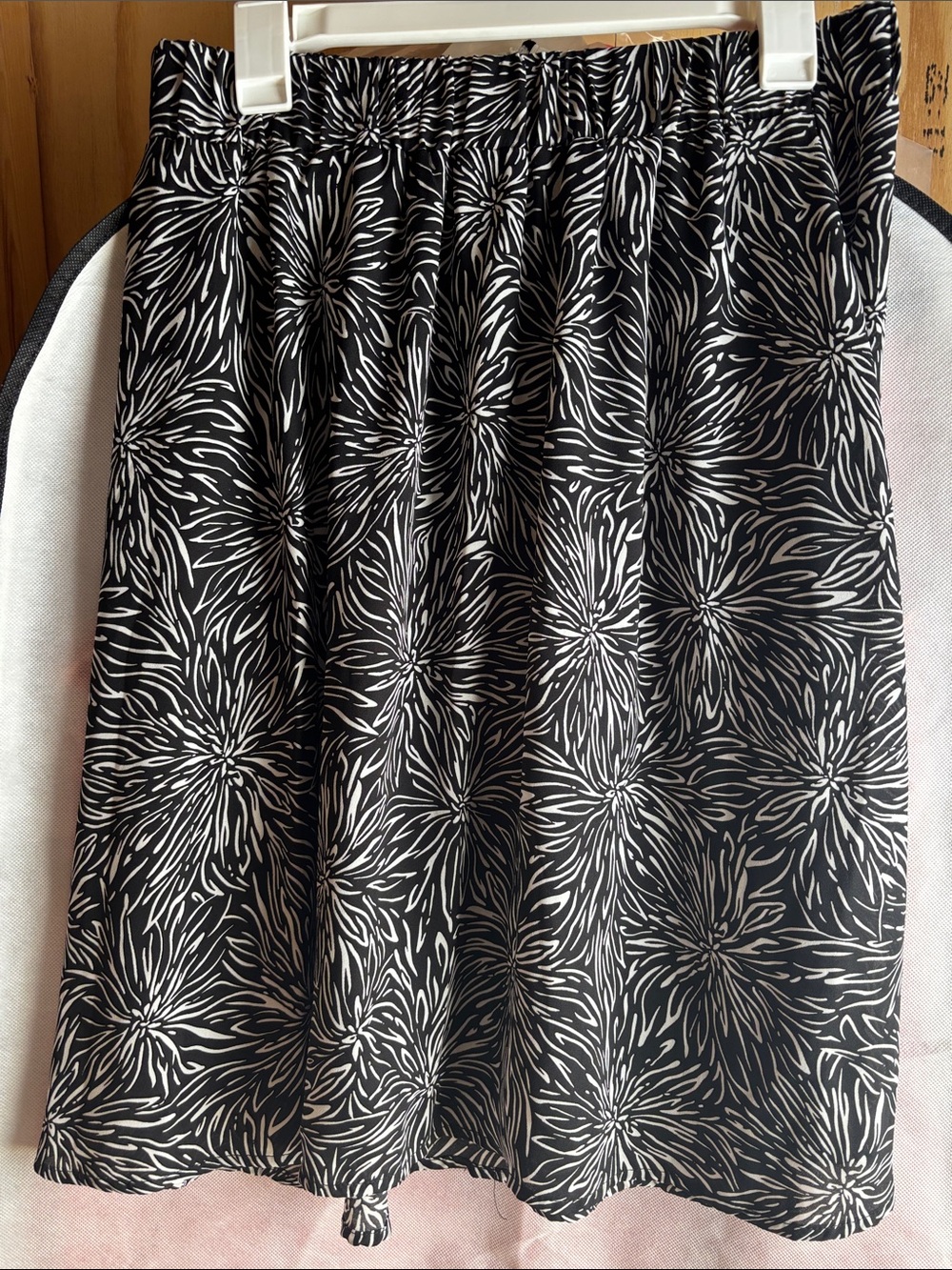 Black and White Floral-Pattern Midi Skirt